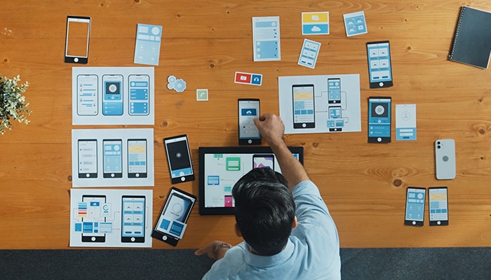How Headless CMS Enhances Mobile App Experiences